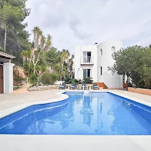 Mercedes Villa